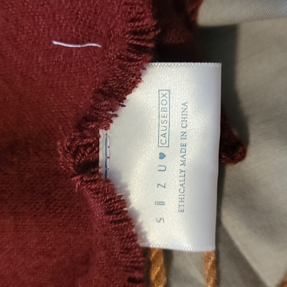 Causebox poncho - Picture 2 of 4